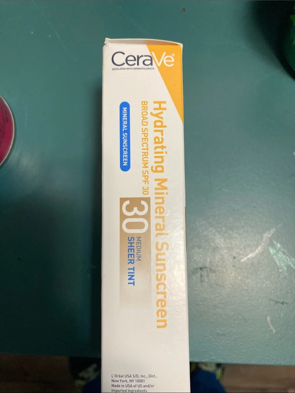 CeraVe Hydrating Mineral Sunscreen SPF 30 - Medium Sheer Tint (White & Yellow)